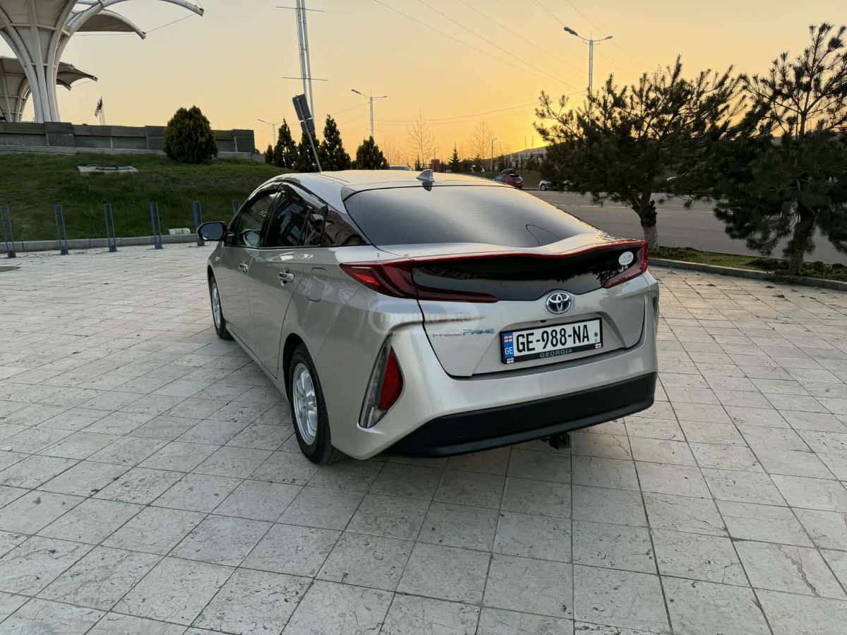 Toyota Prius Prime - фото 7