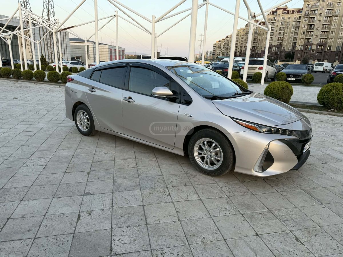 Toyota Prius Prime - фото 9