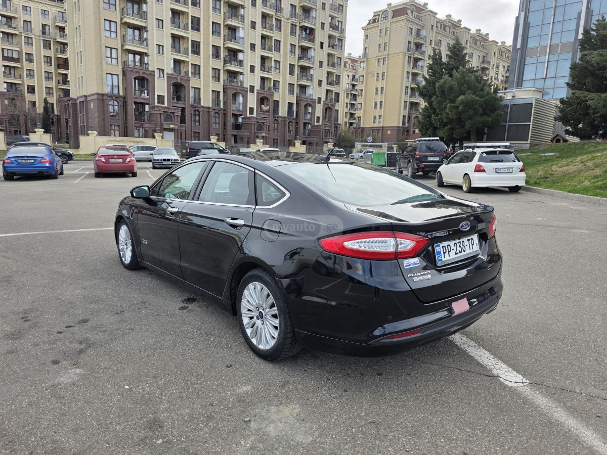 Ford Fusion - фото 4