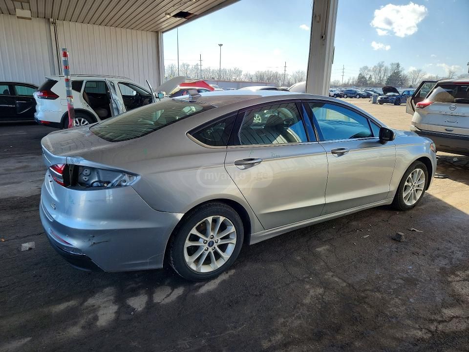 Ford Fusion - фото 4
