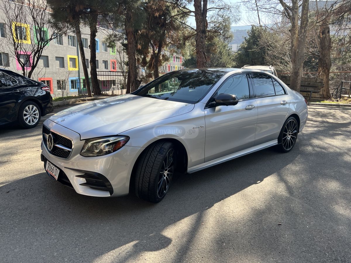 Mercedes-Benz E43 AMG - фото 1