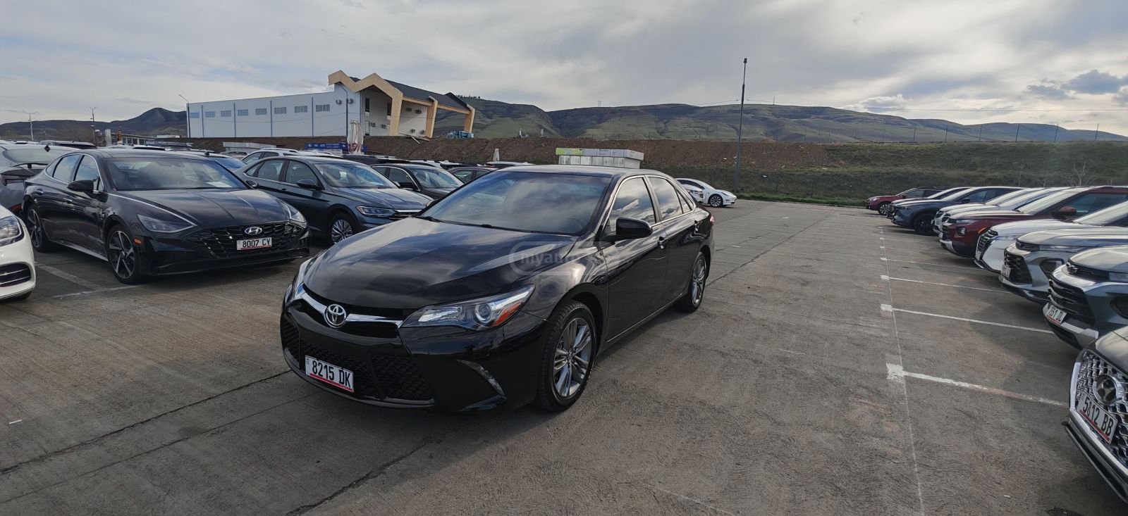 Toyota Camry - фото 1