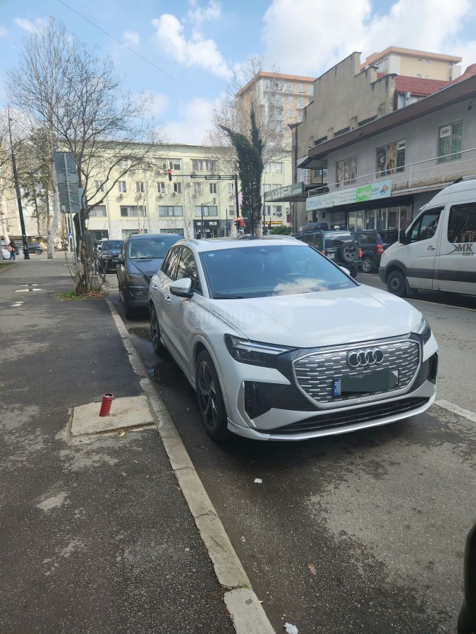 Audi 40 Premium 4dr 4x2 Sport Utili — миниатюра 3