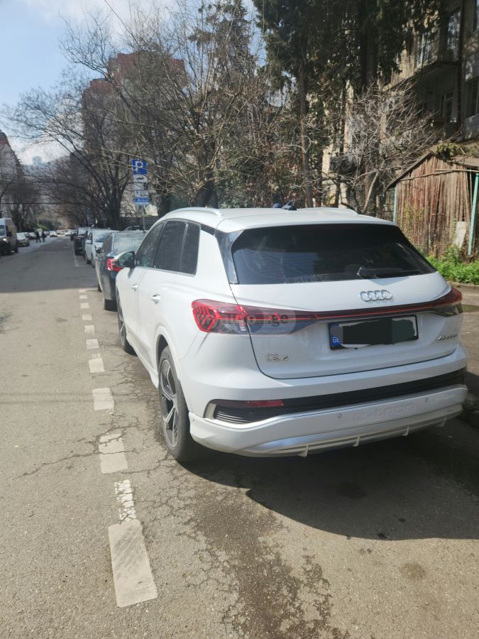 Audi 40 Premium 4dr 4x2 Sport Utili — миниатюра 6