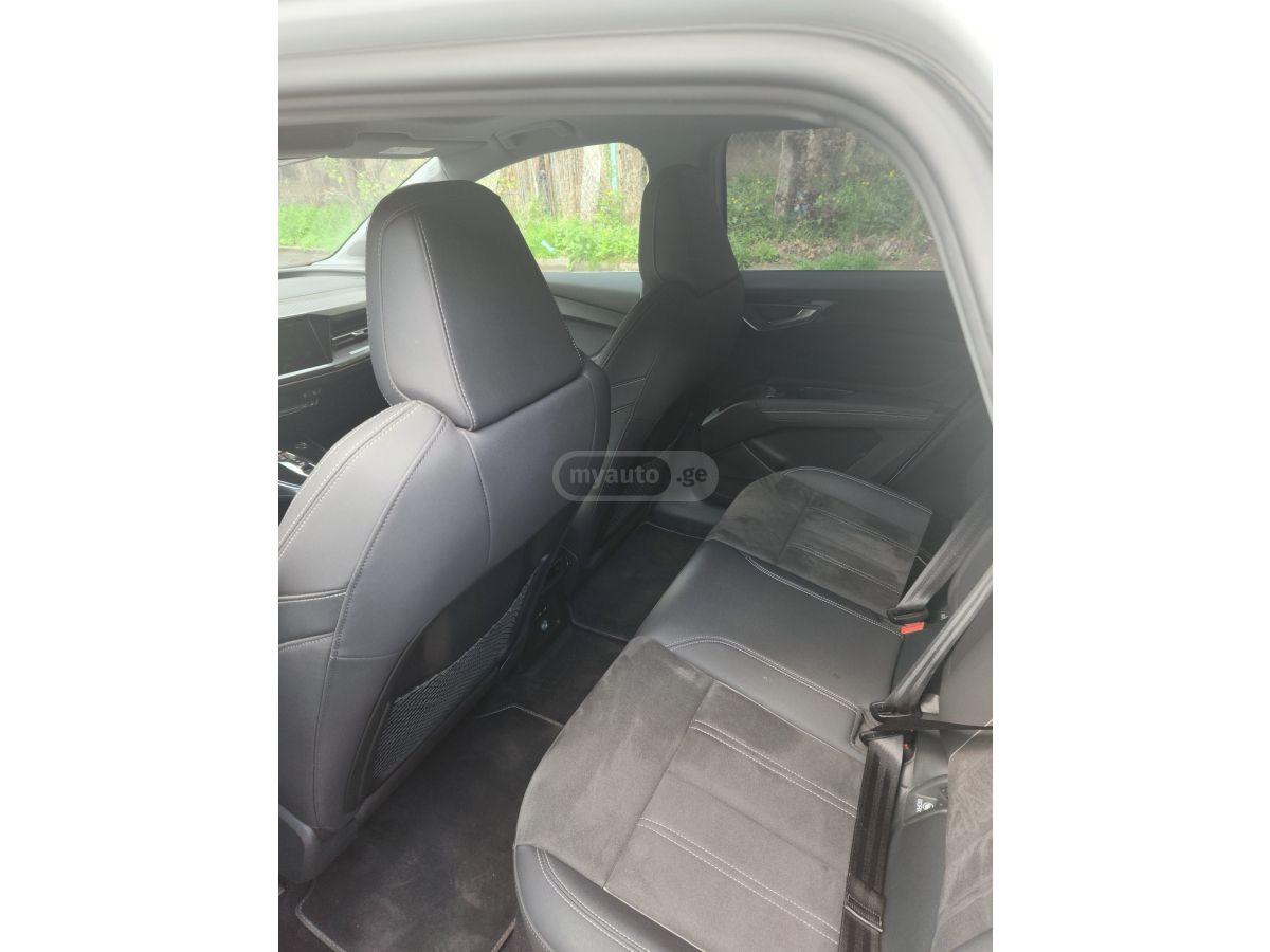 Audi 40 Premium 4dr 4x2 Sport Utili — миниатюра 8