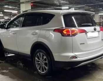 ToyotaRAV 42017
