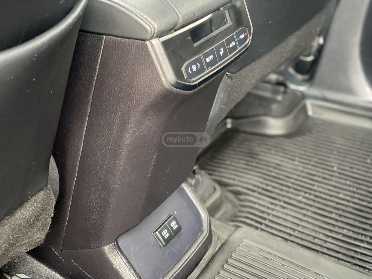 Toyota Highlander - фото 13