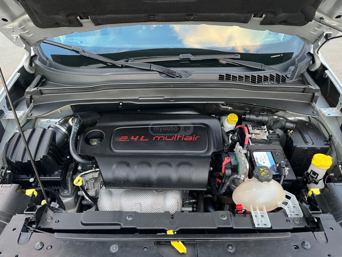 Jeep Renegade - фото 15