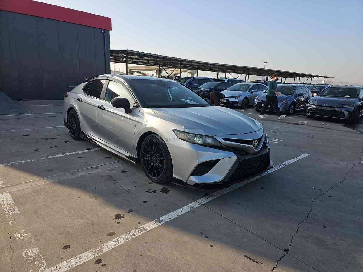Toyota Camry - фото 3