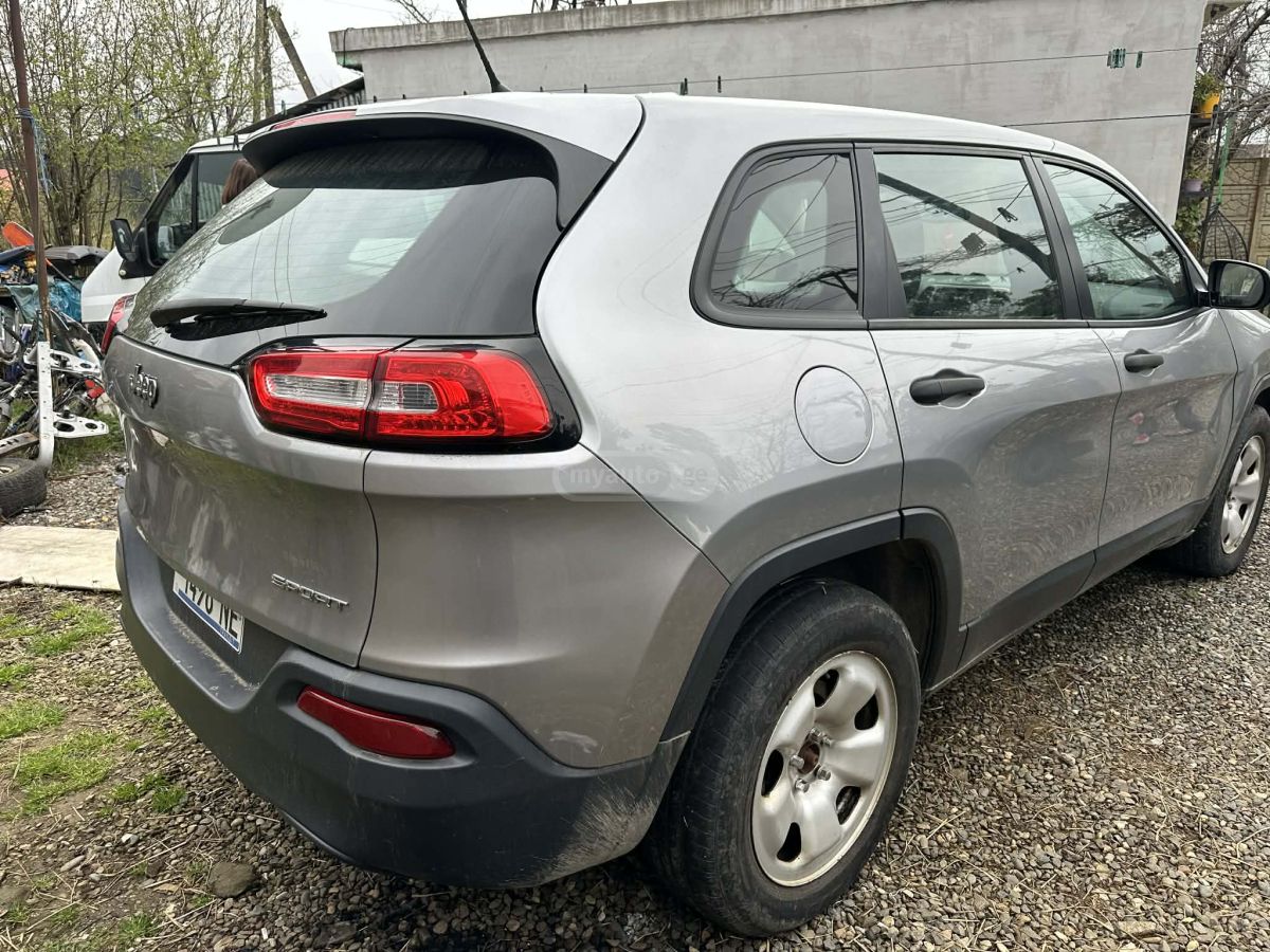 Jeep Cherokee - фото 4