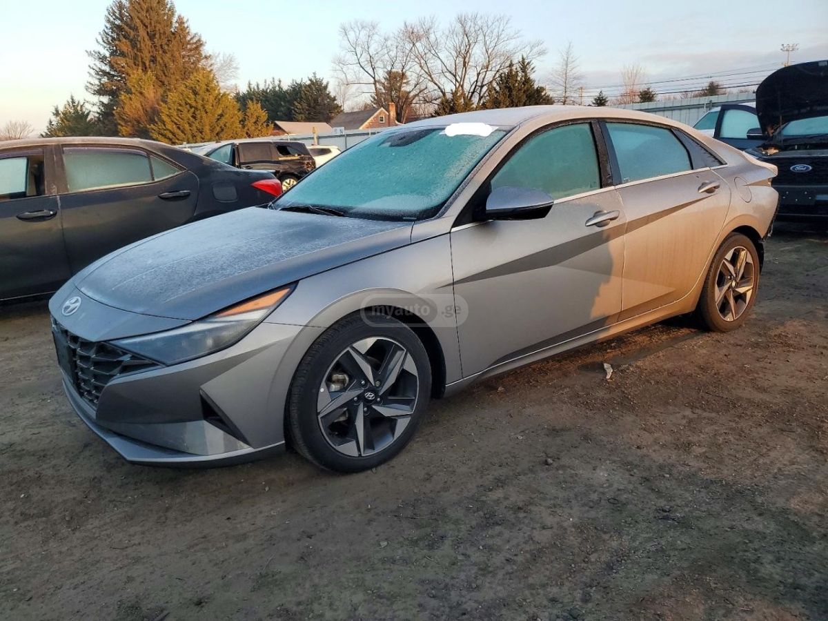 Hyundai Elantra - фото 1