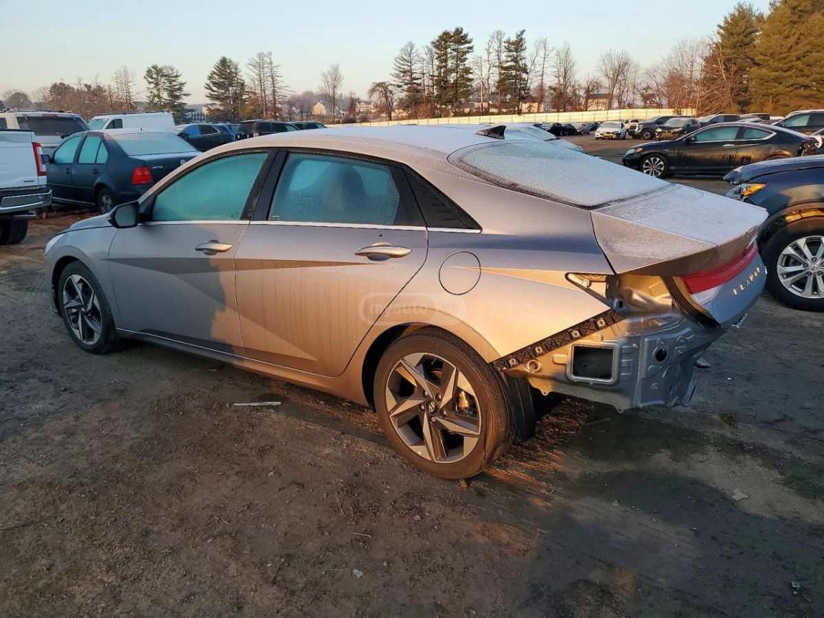 Hyundai Elantra - фото 3