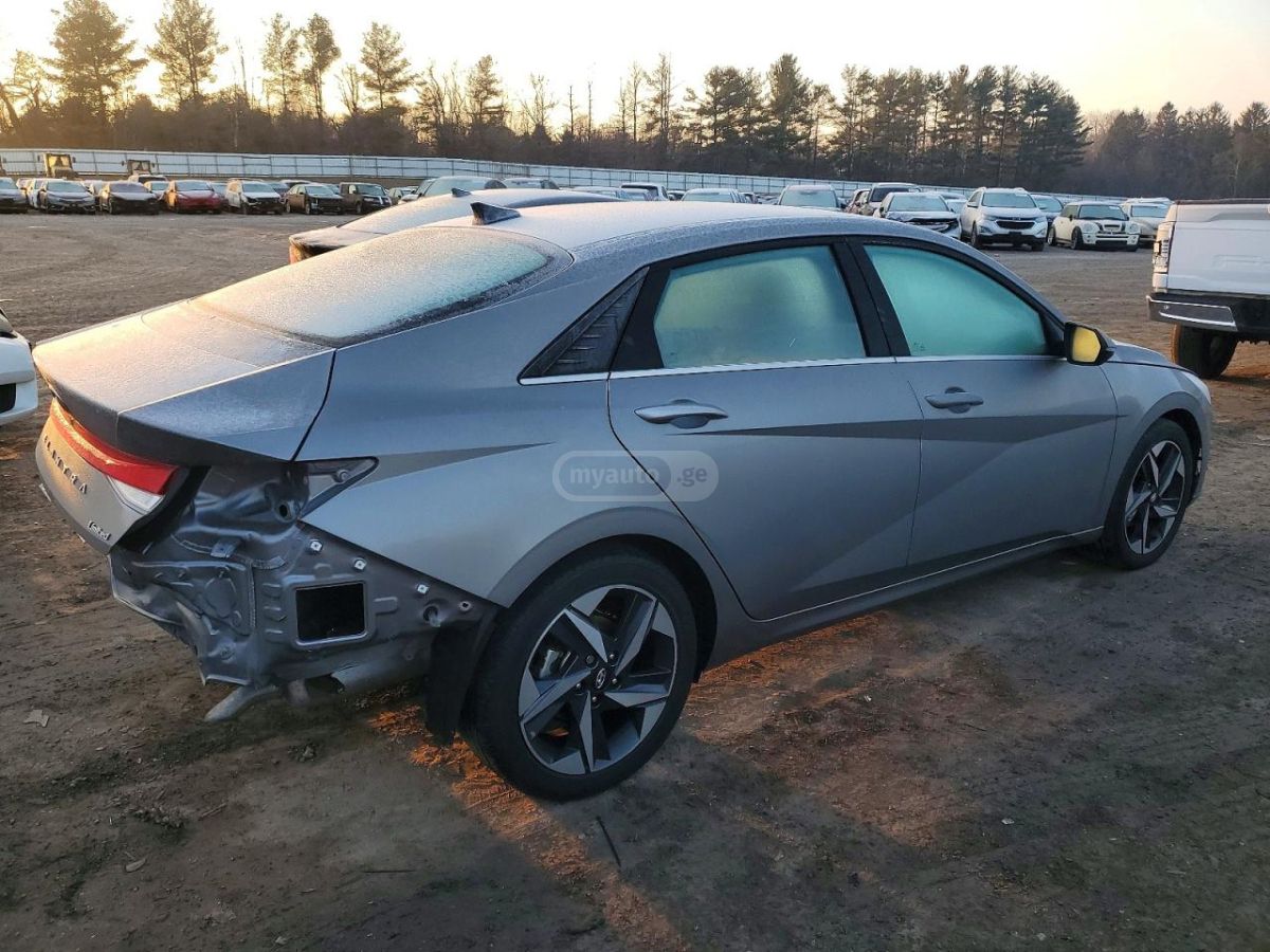 Hyundai Elantra - фото 4