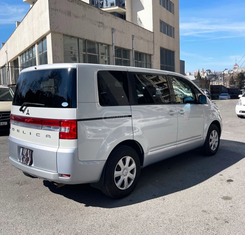 Mitsubishi Delica - фото 1
