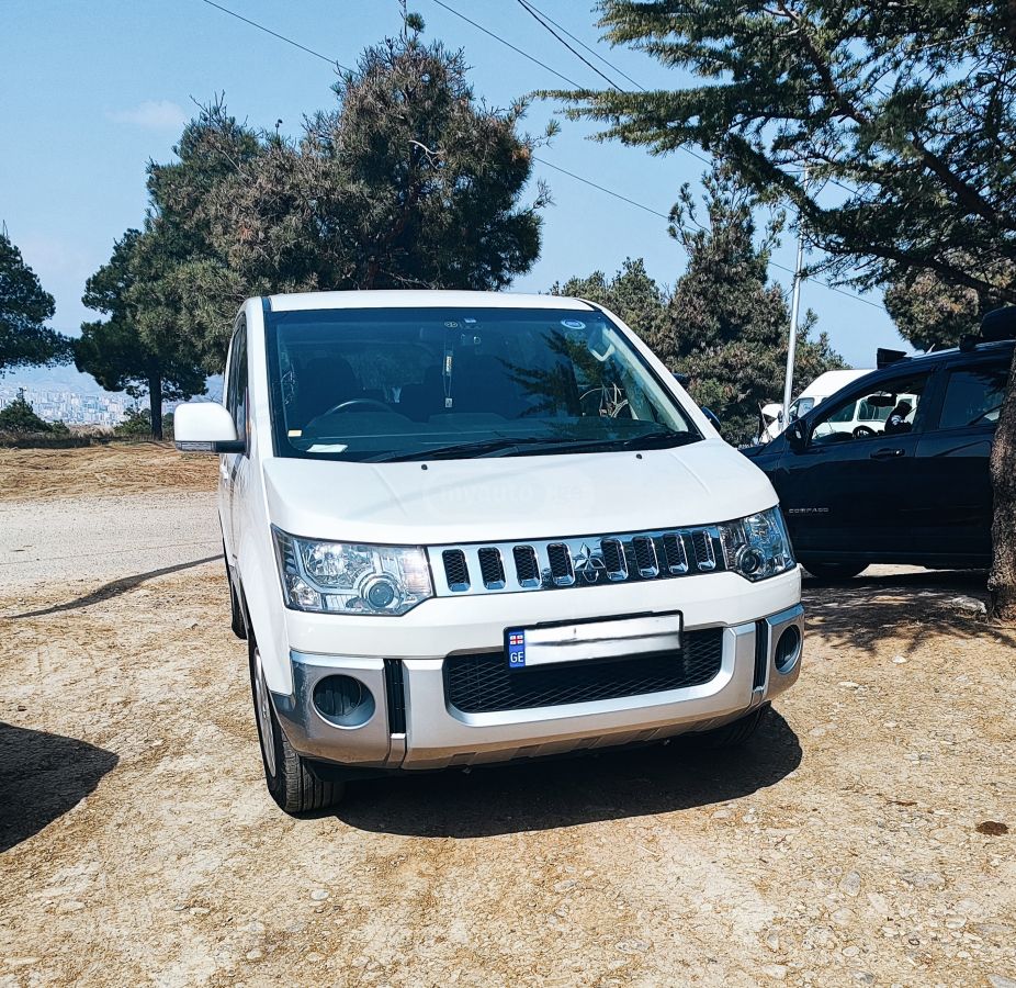 Mitsubishi Delica - фото 10