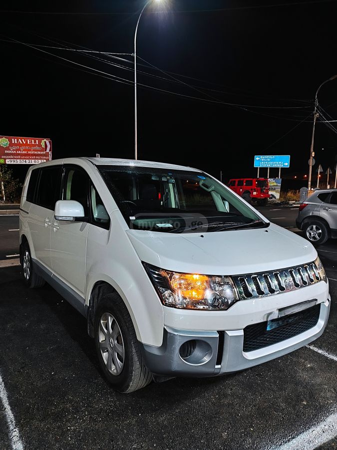 Mitsubishi Delica - фото 2