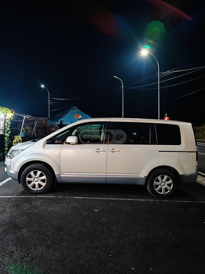 Mitsubishi Delica - фото 3