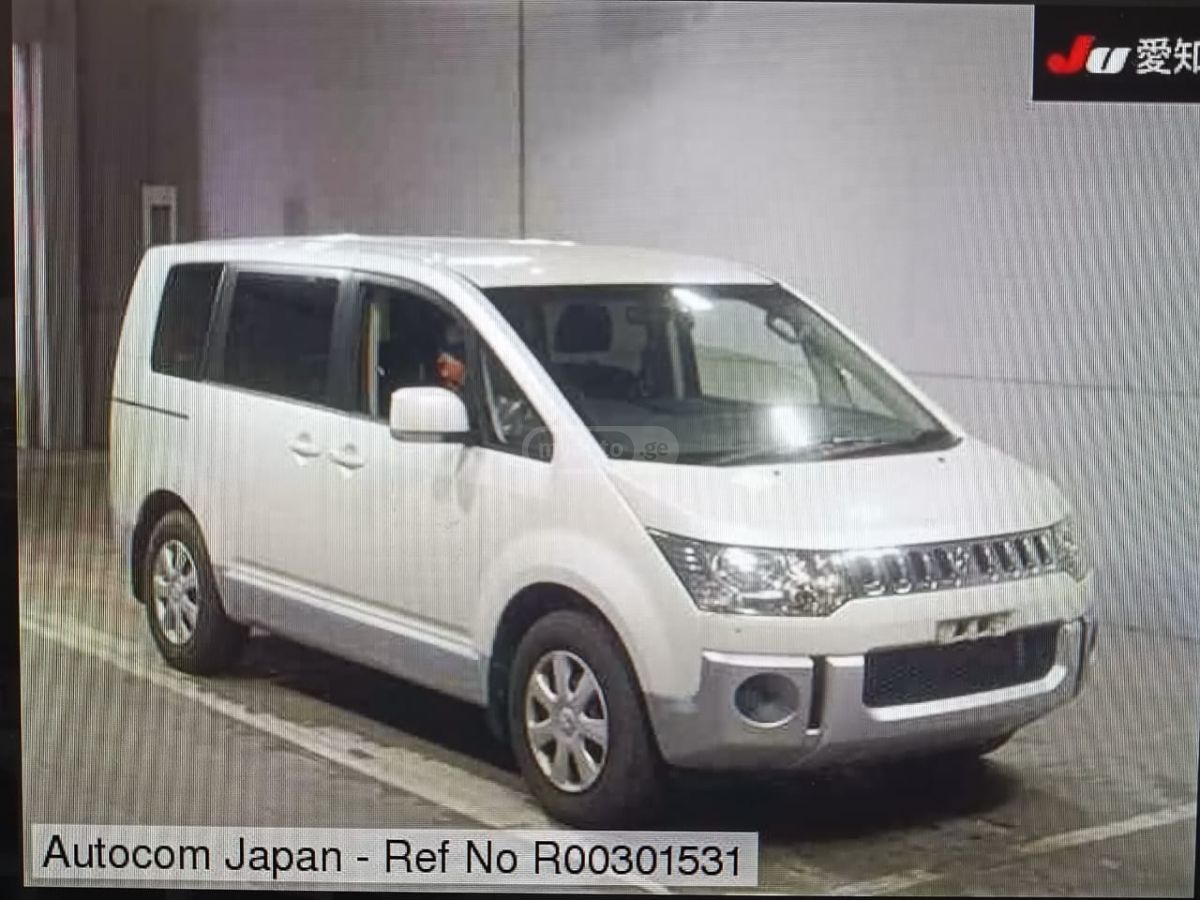 Mitsubishi Delica - фото 8
