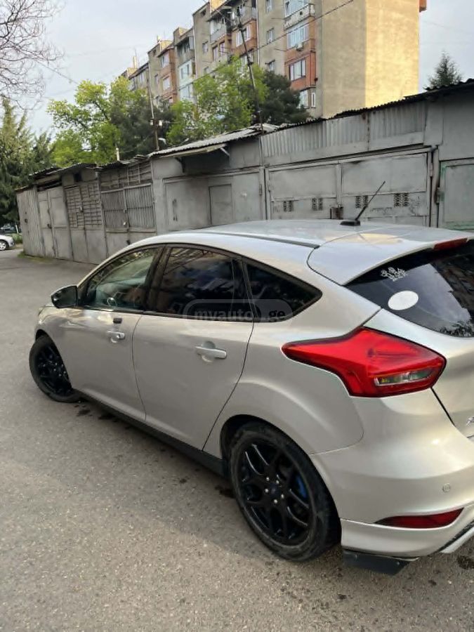 Ford Focus - фото 1