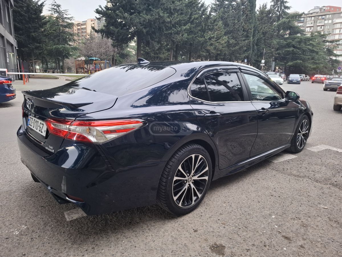 Toyota Camry - фото 2