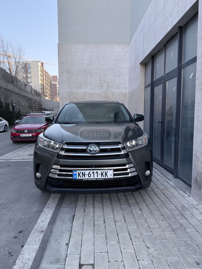 Toyota Highlander - фото 1