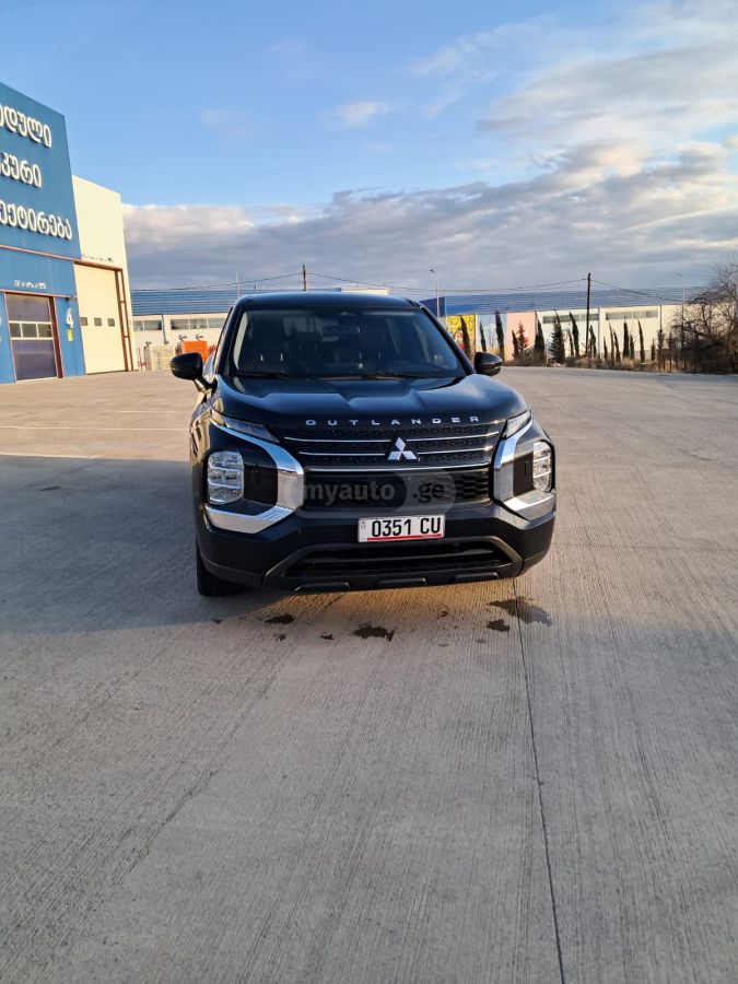 Mitsubishi Outlander - фото 1