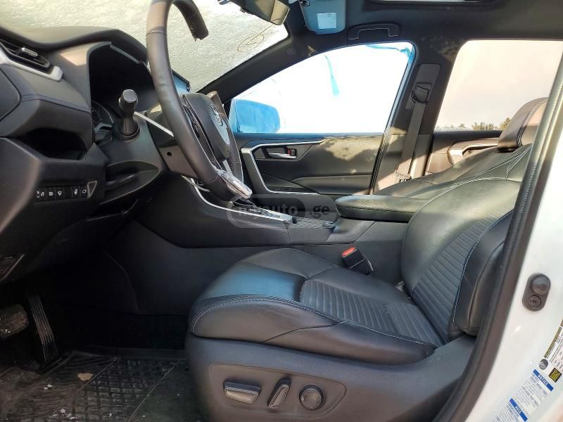 Toyota RAV 4 - фото 7