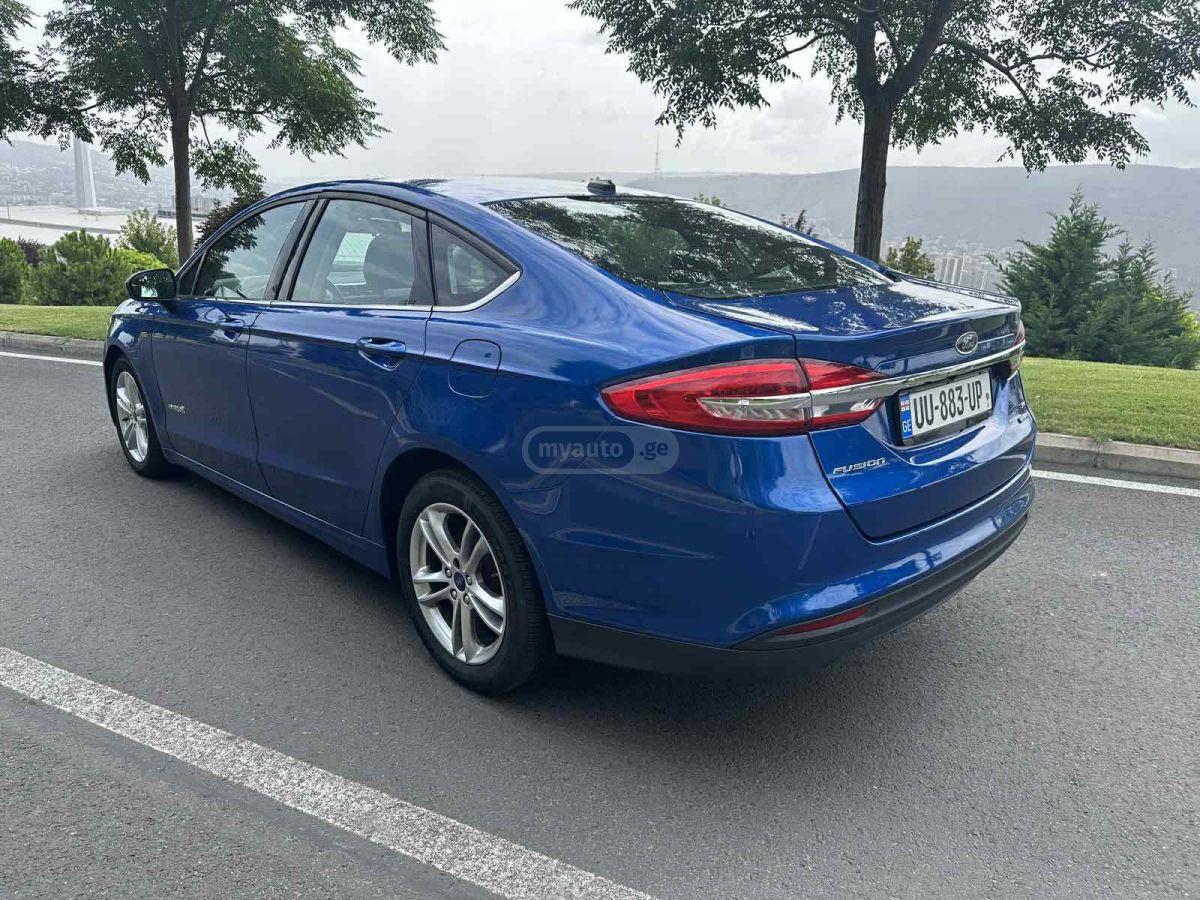 Ford Fusion - фото 2