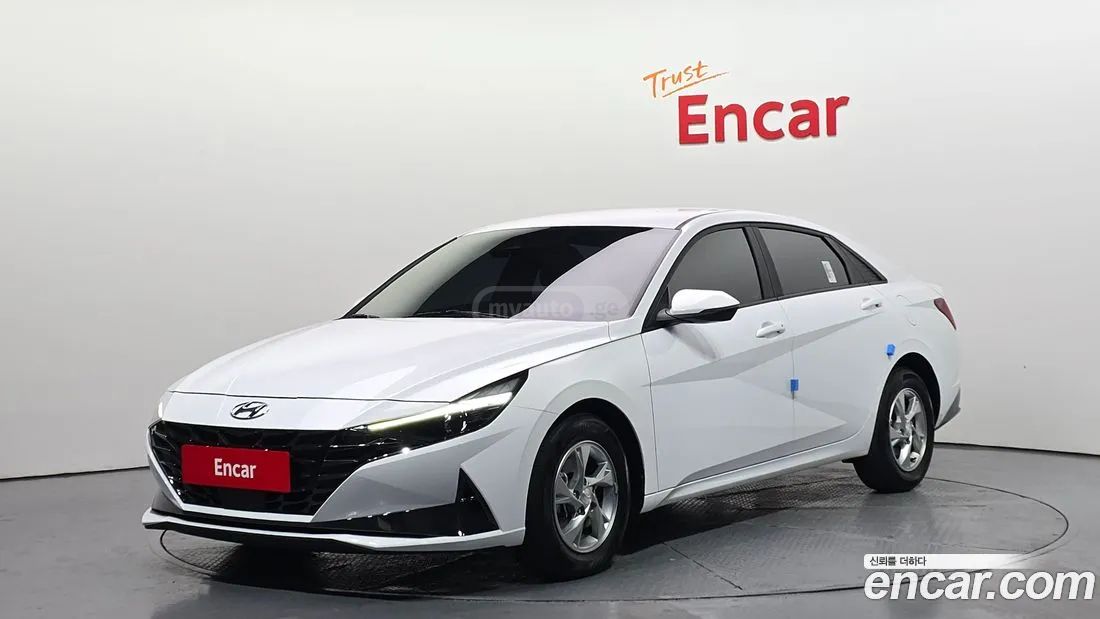 Hyundai Elantra - фото 1