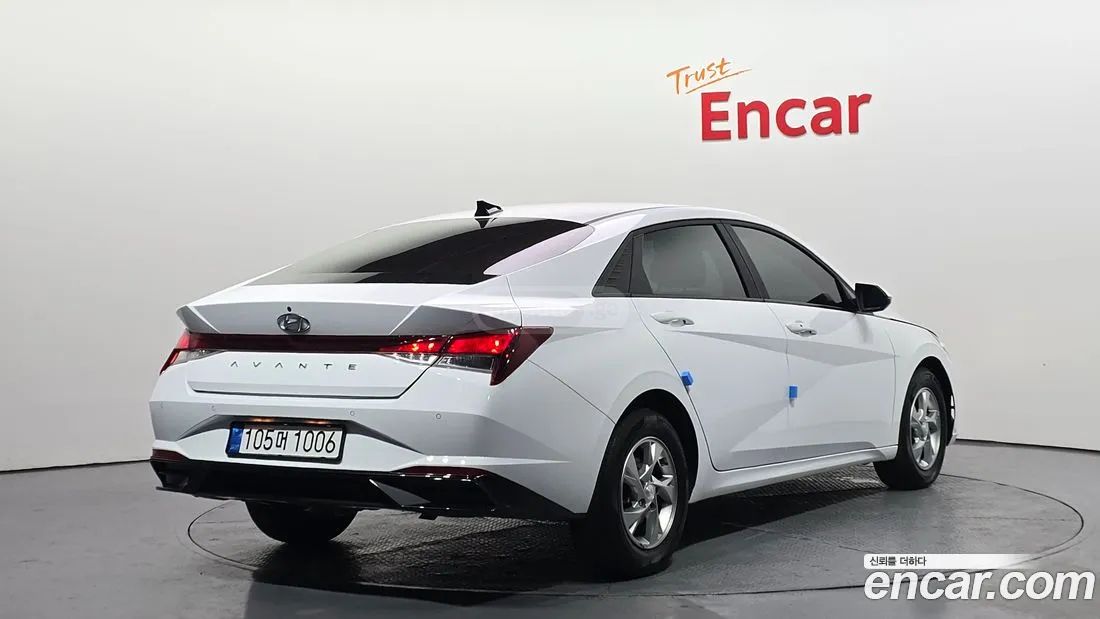 Hyundai Elantra - фото 2