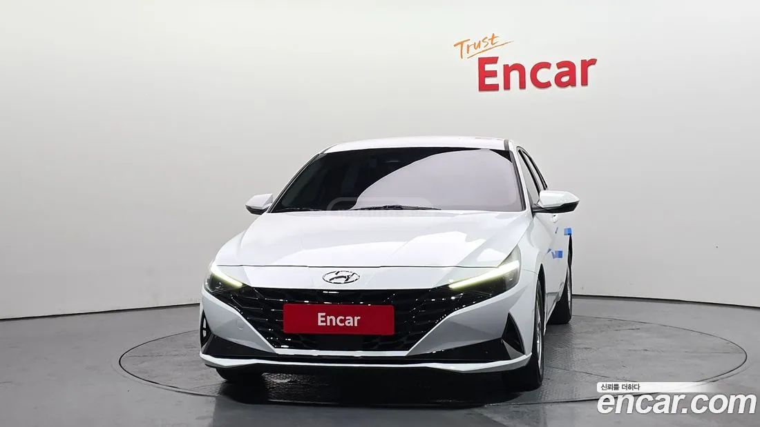 Hyundai Elantra - фото 3