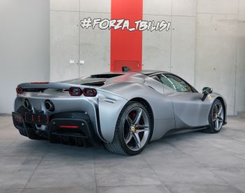 Ferrari SF90 