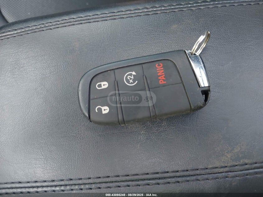 Jeep Latitude Lux 4dr 4x4 Automatic — миниатюра 11