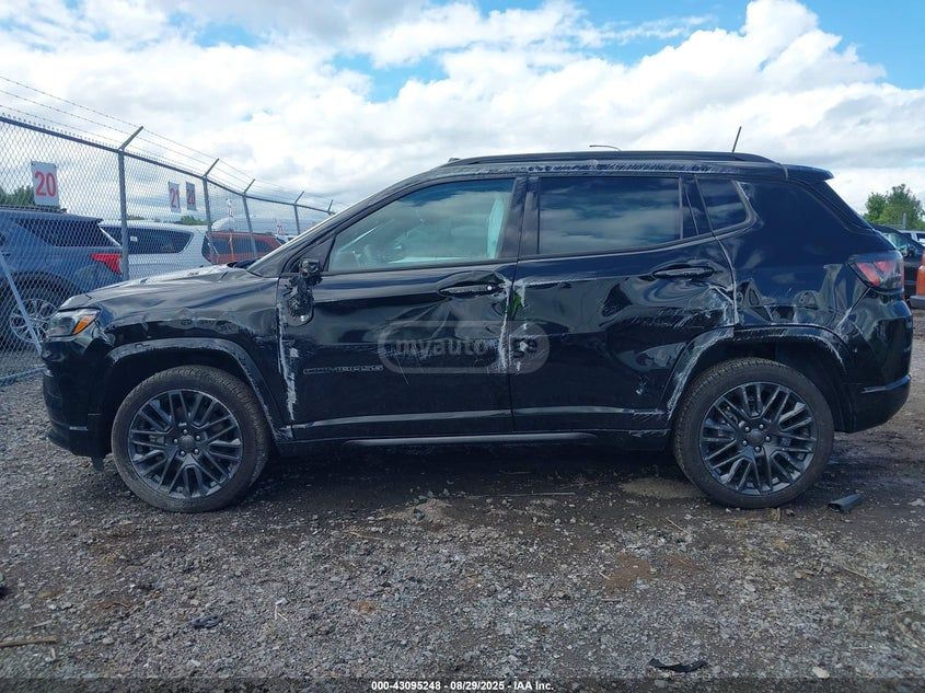 Jeep Latitude Lux 4dr 4x4 Automatic — миниатюра 15