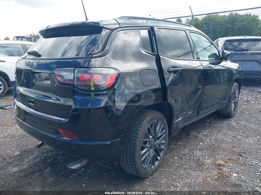 Jeep Latitude Lux 4dr 4x4 Automatic — миниатюра 4