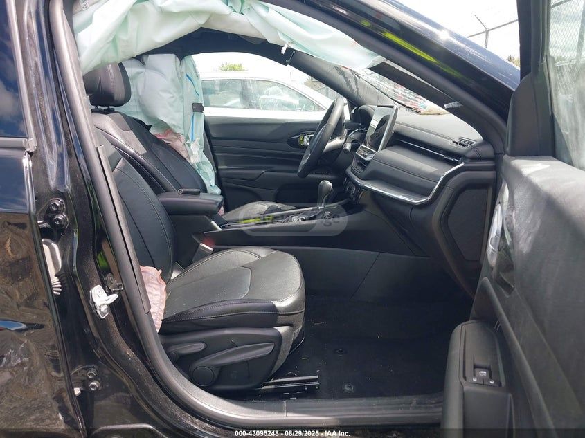 Jeep Latitude Lux 4dr 4x4 Automatic — миниатюра 5