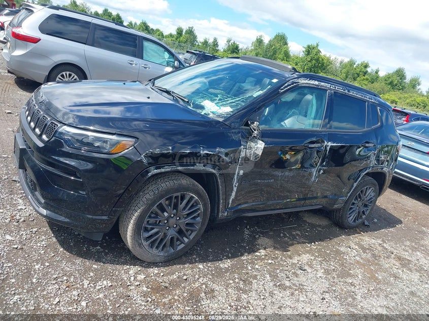 Jeep Latitude Lux 4dr 4x4 Automatic — миниатюра 6