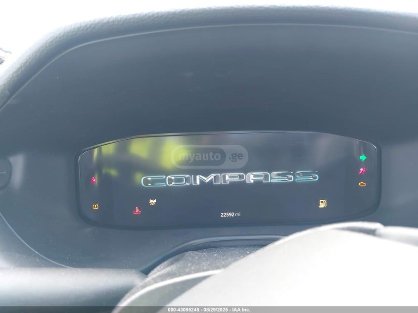 Jeep Latitude Lux 4dr 4x4 Automatic — миниатюра 7