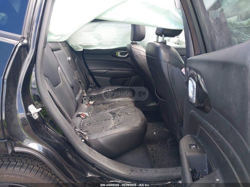 Jeep Latitude Lux 4dr 4x4 Automatic — миниатюра 8