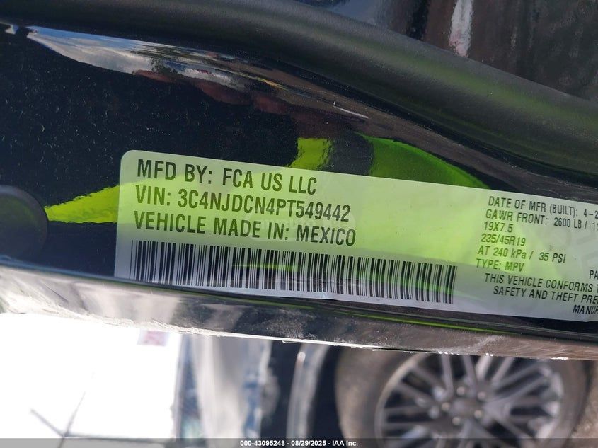 Jeep Latitude Lux 4dr 4x4 Automatic — миниатюра 9