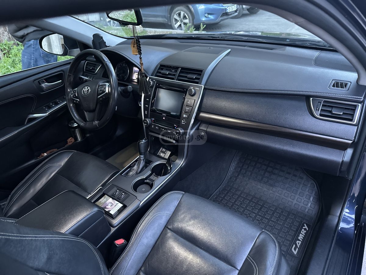 Toyota Camry - фото 2