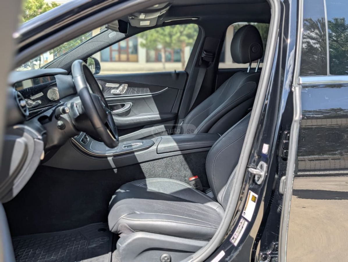 Mercedes-Benz E 450 2022 — миниатюра 12