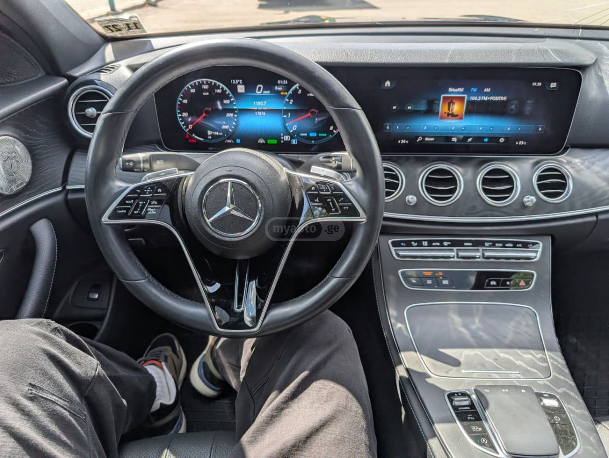 Mercedes-Benz E 450 2022 — миниатюра 13