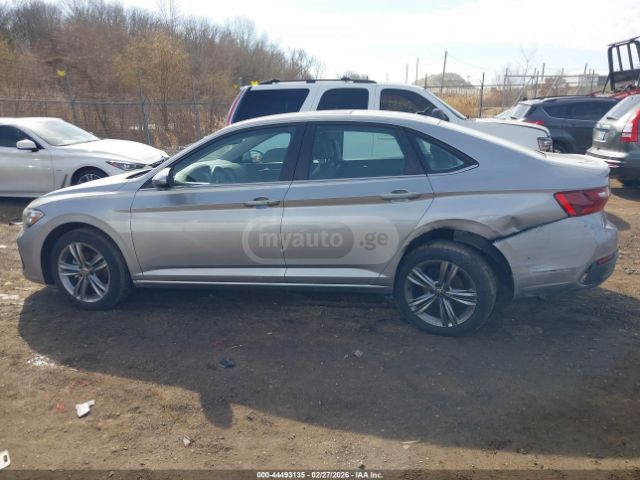 Volkswagen Jetta - фото 13