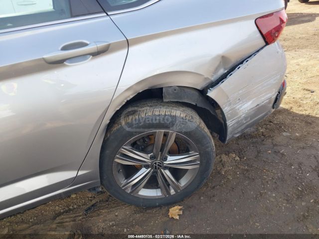 Volkswagen Jetta - фото 6