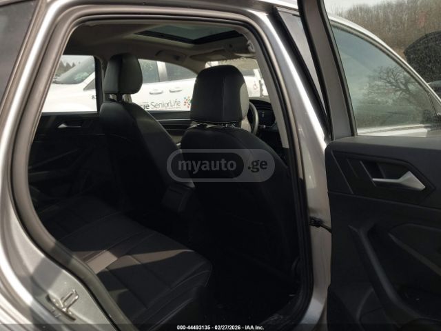 Volkswagen Jetta - фото 8