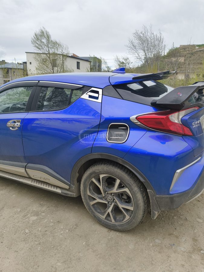 Toyota CHR - фото 1