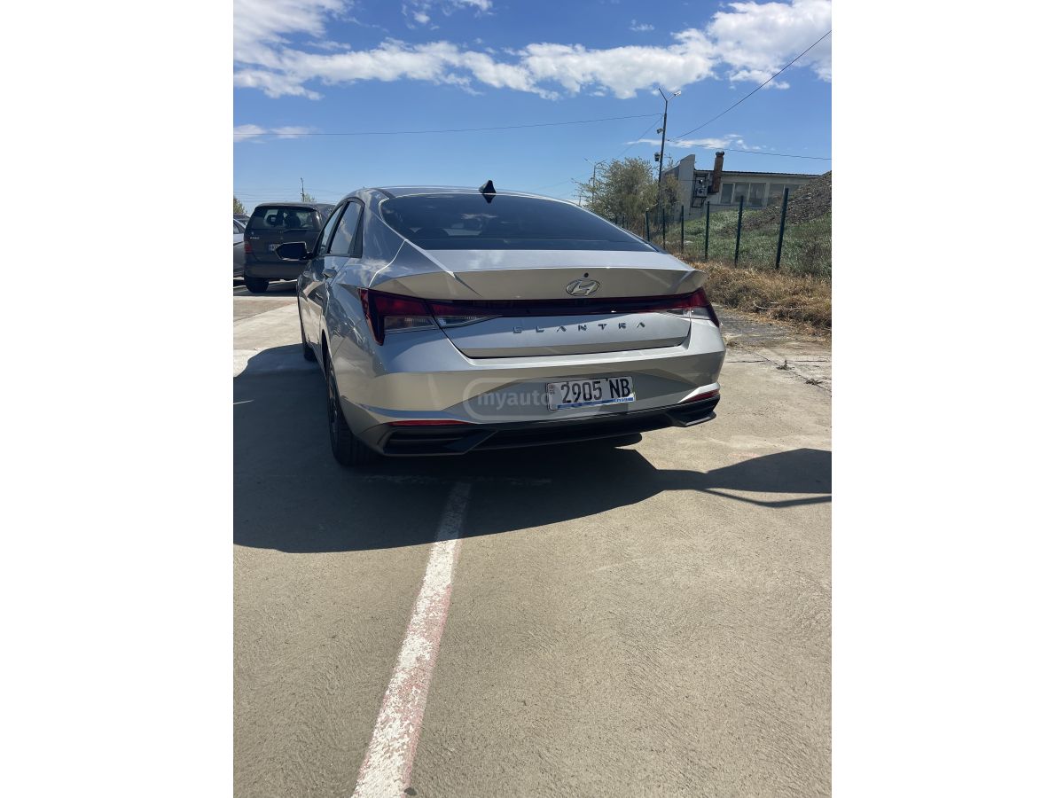 Hyundai Elantra - фото 3