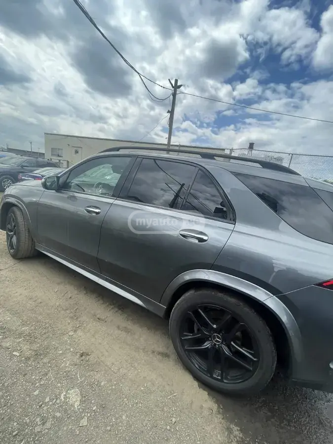 نمای دیگر Mercedes-Benz 2021