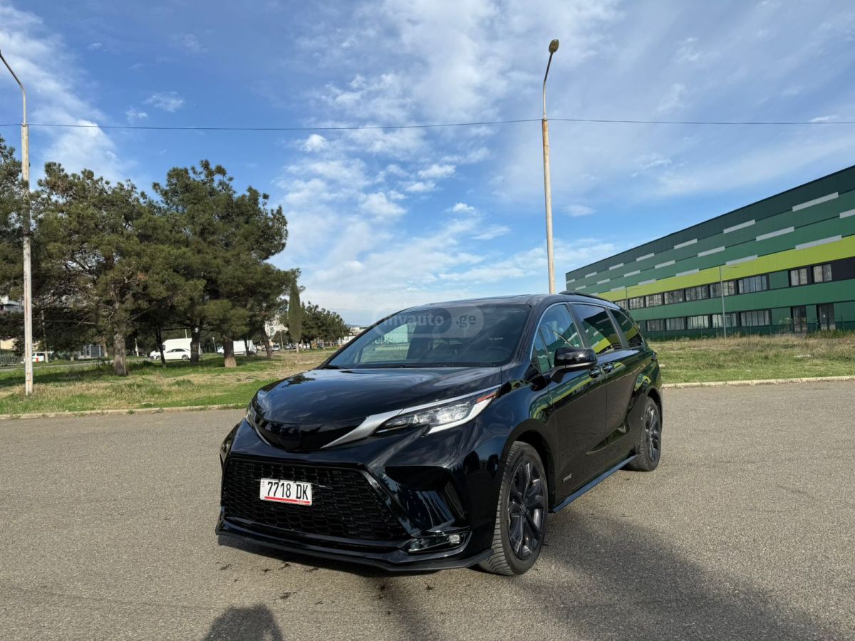 Toyota Sienna - фото 2